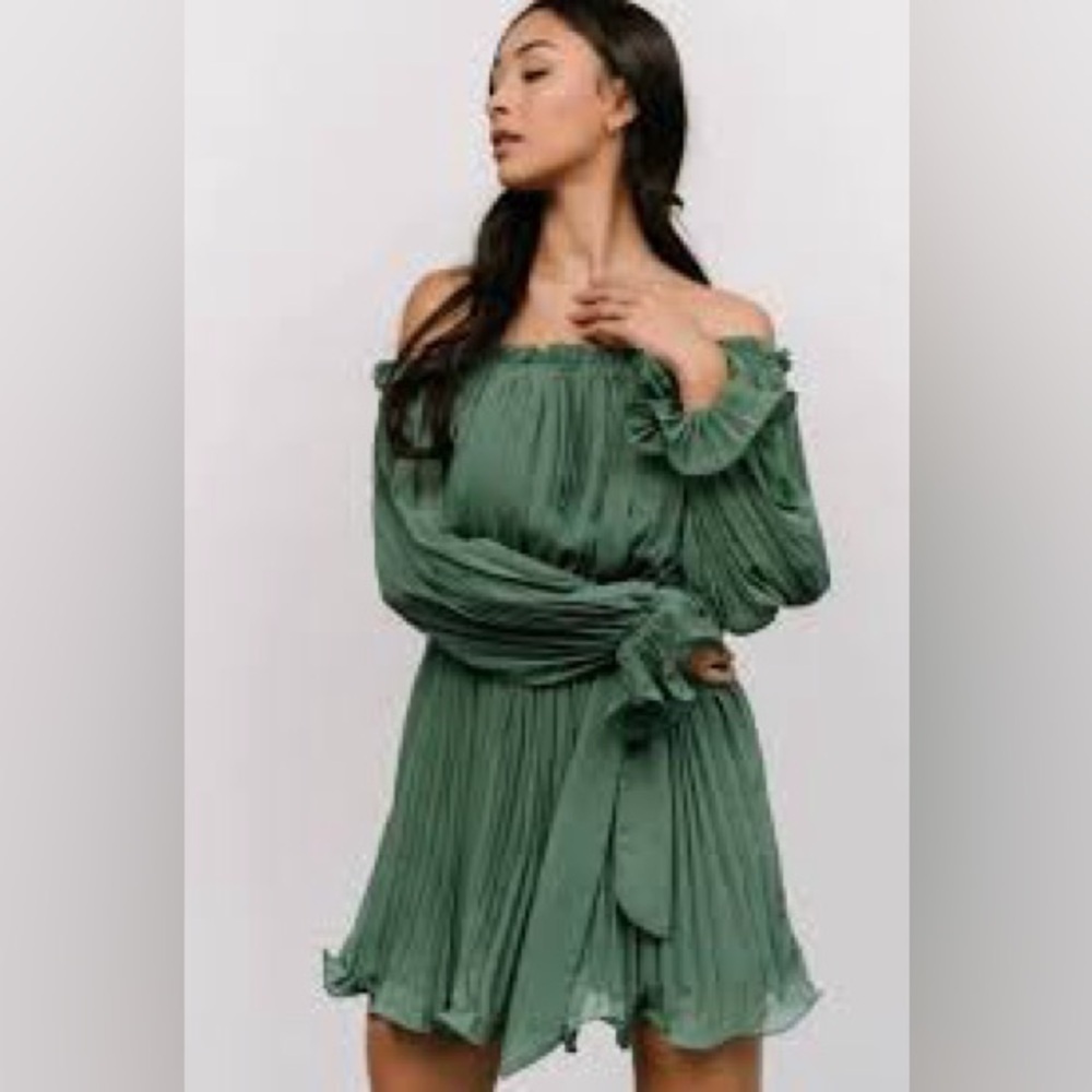 BALTIC BORN Aubrey Off The Shoulder Pleated Mini Dress Green NWT Fairy